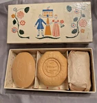 Shulton Inc. NO.333 Toilet Soap Box Early American Old Spice Bars Included. Fixed Price $16.22.
