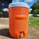 Rubbermaid 5-GALLON Heavy-duty Beverage Cooler Dispenser Cold Drink Model 1685. Fixed Price $25.50.